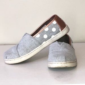 Youth TOMS slip on shoes